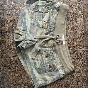 Vintage Y2K Old Navy Camo Low Rise Shorts Sz S,